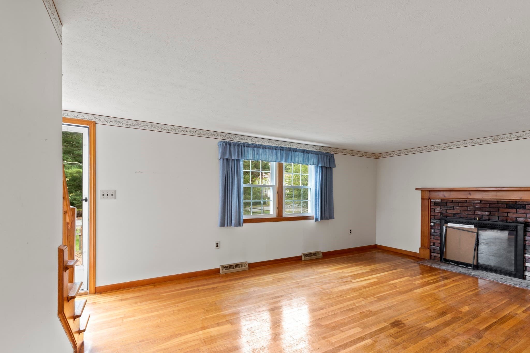 Single Family Residence at 24 Fresh Pond Cir, Plymouth MA 02360, Plymouth, photo 7 of 37