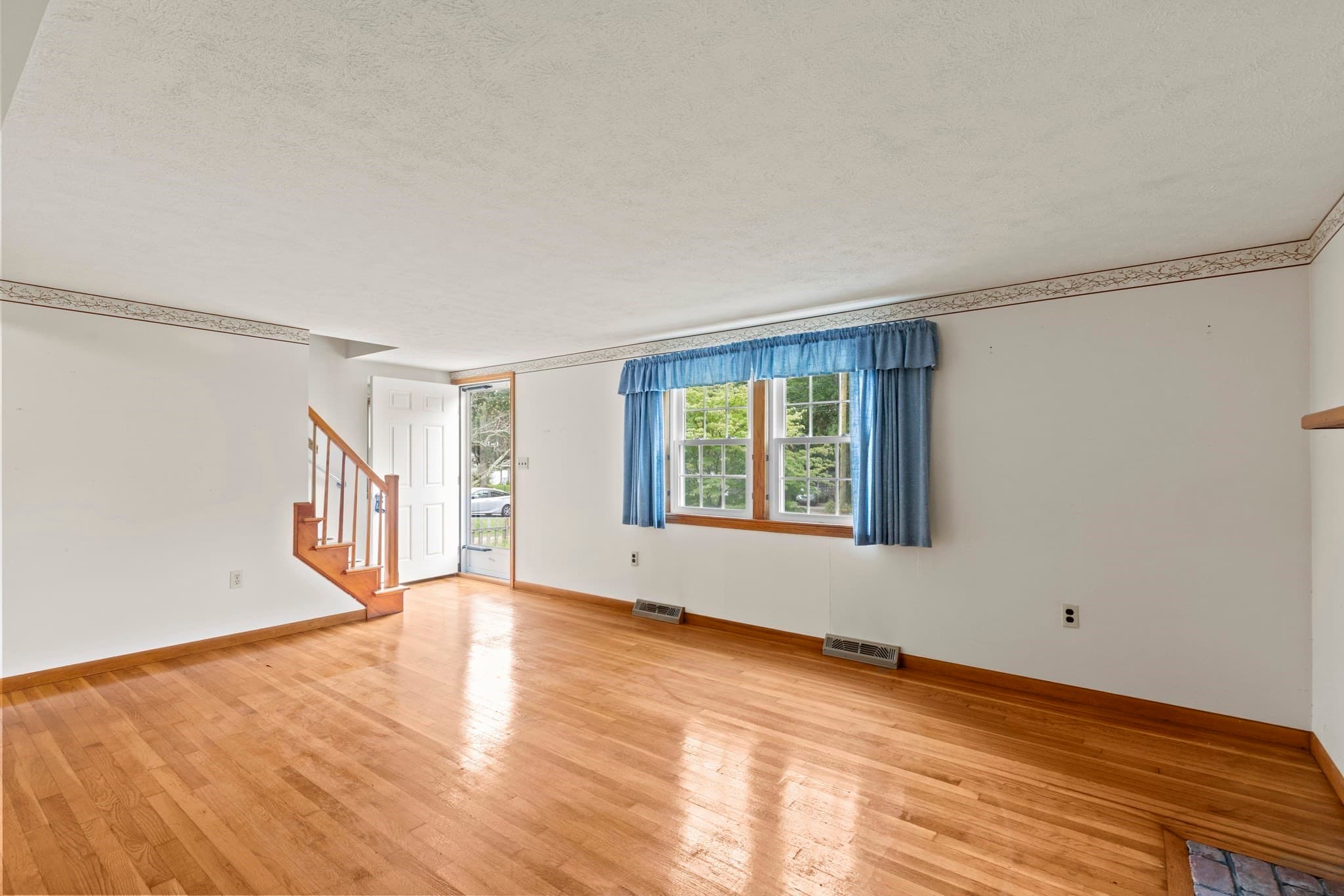 Single Family Residence at 24 Fresh Pond Cir, Plymouth MA 02360, Plymouth, photo 9 of 37