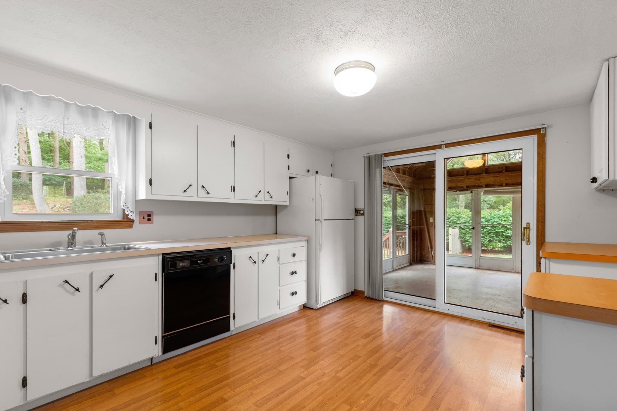 Single Family Residence at 24 Fresh Pond Cir, Plymouth MA 02360, Plymouth, photo 14 of 37