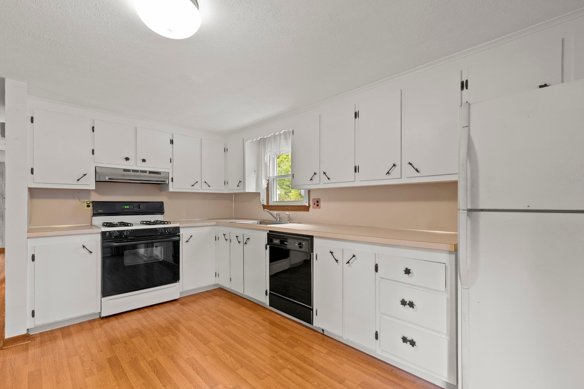 Single Family Residence at 24 Fresh Pond Cir, Plymouth MA 02360, Plymouth, photo 19 of 37
