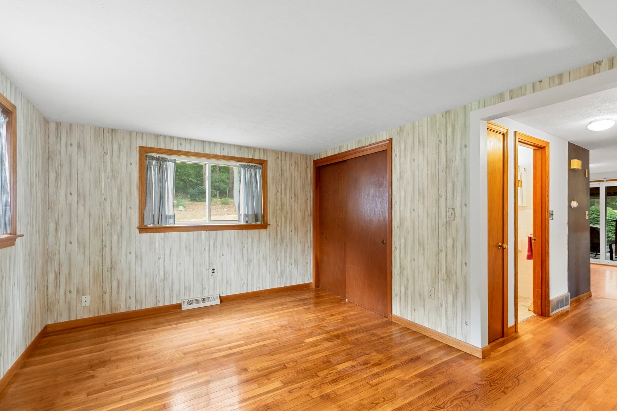 Single Family Residence at 24 Fresh Pond Cir, Plymouth MA 02360, Plymouth, photo 8 of 37