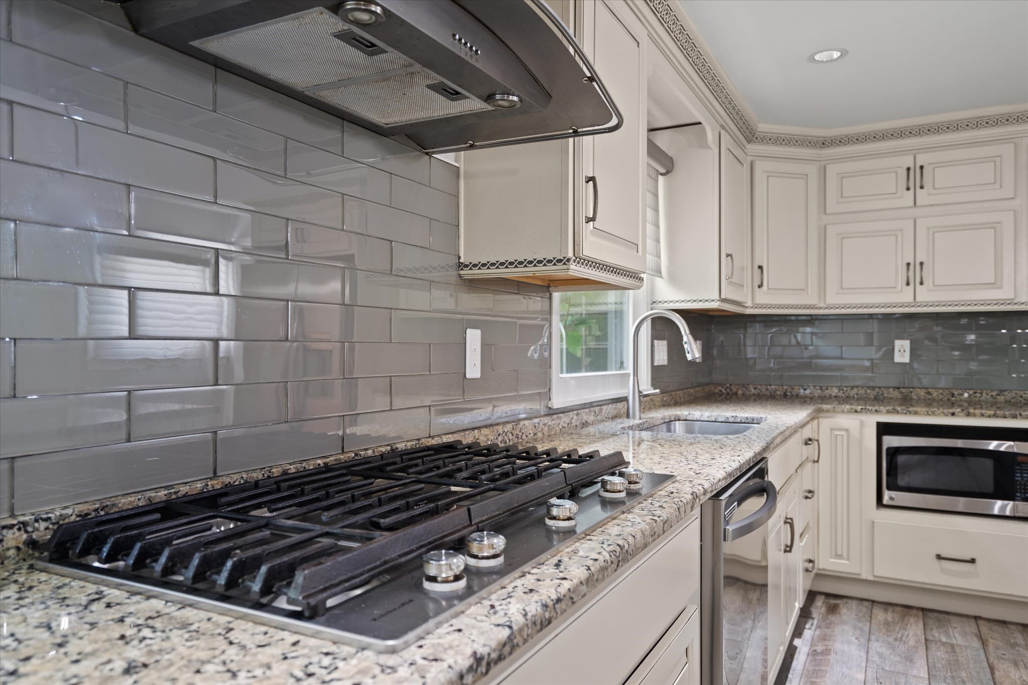 Single Family Residence at 270 Moreland St, Worcester MA 01609, Worcester, photo 9 of 42