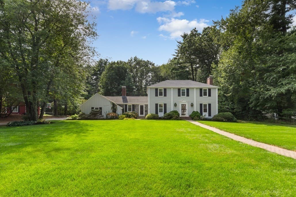 Single Family Residence at 24 Edgemere Rd, Lynnfield MA 01940, Lynnfield, photo 7 of 42