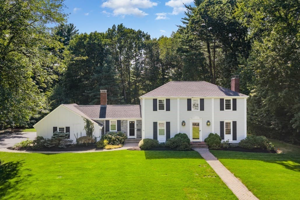 24 Edgemere Rd, Lynnfield MA 01940
