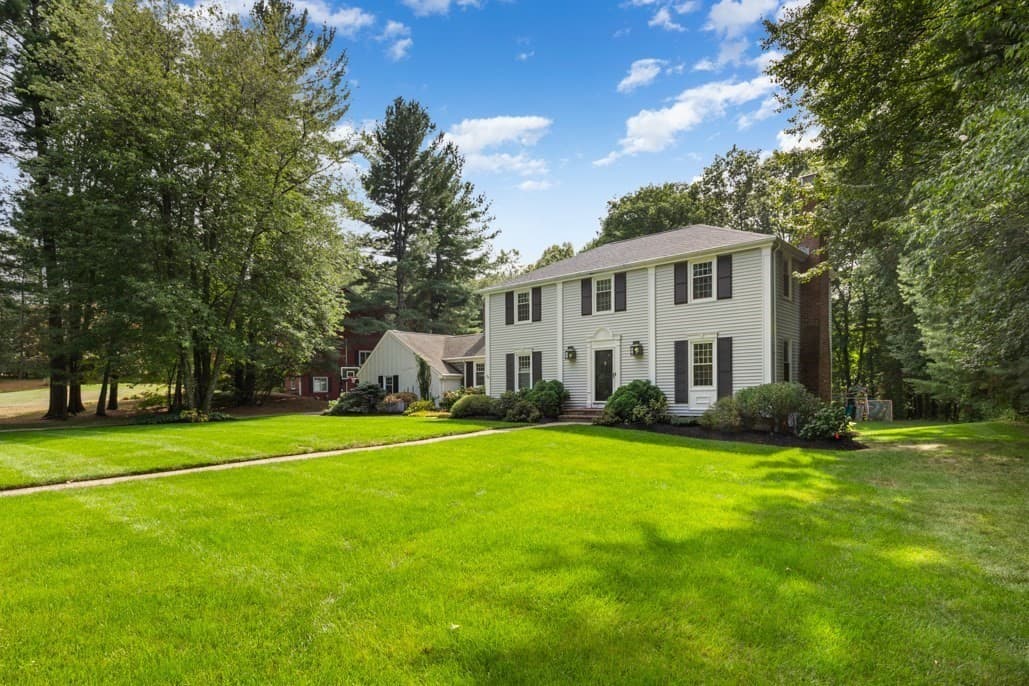 Single Family Residence at 24 Edgemere Rd, Lynnfield MA 01940, Lynnfield, photo 5 of 42
