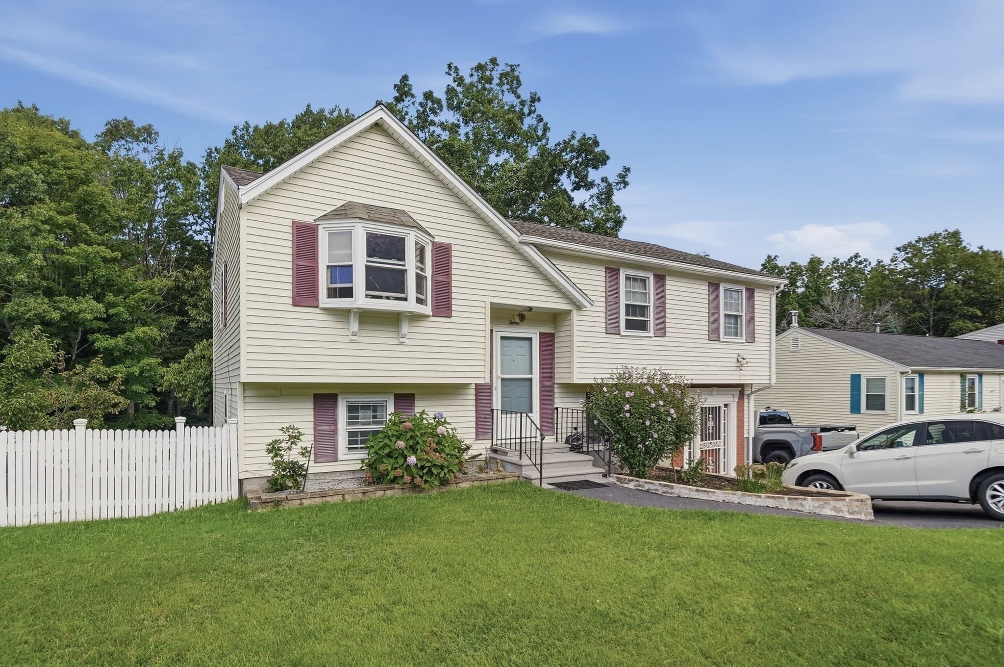 Single Family Residence at 30 Parsons Hill Dr, Worcester MA 01603, Worcester, photo 2 of 34