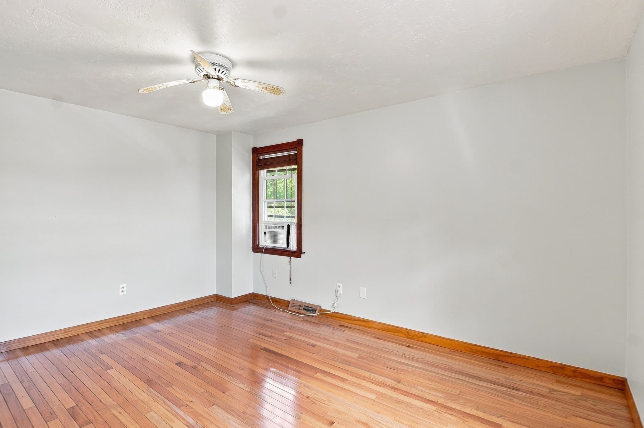 Single Family Residence at 30 Parsons Hill Dr, Worcester MA 01603, Worcester, photo 13 of 34