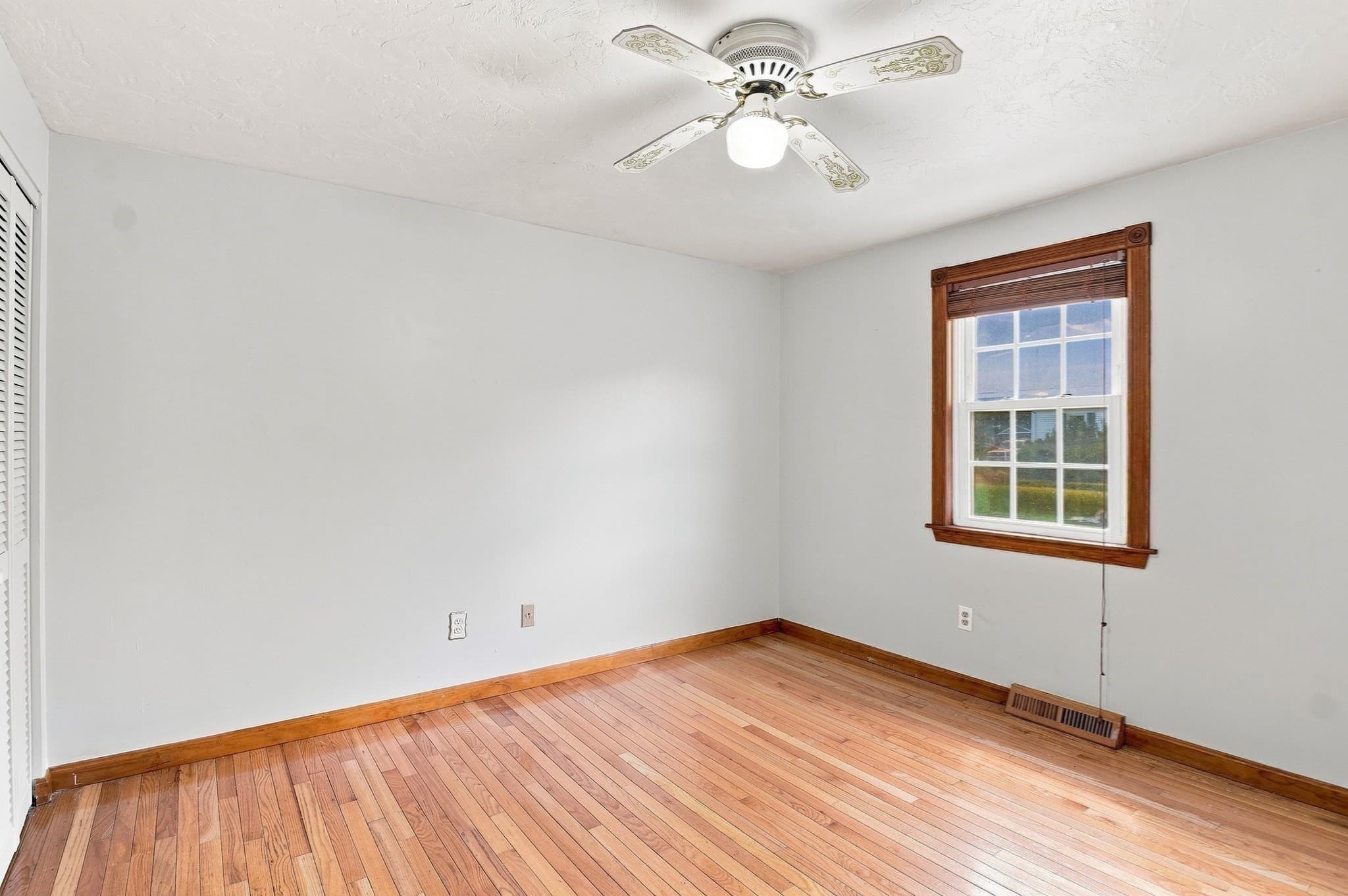 Single Family Residence at 30 Parsons Hill Dr, Worcester MA 01603, Worcester, photo 16 of 34