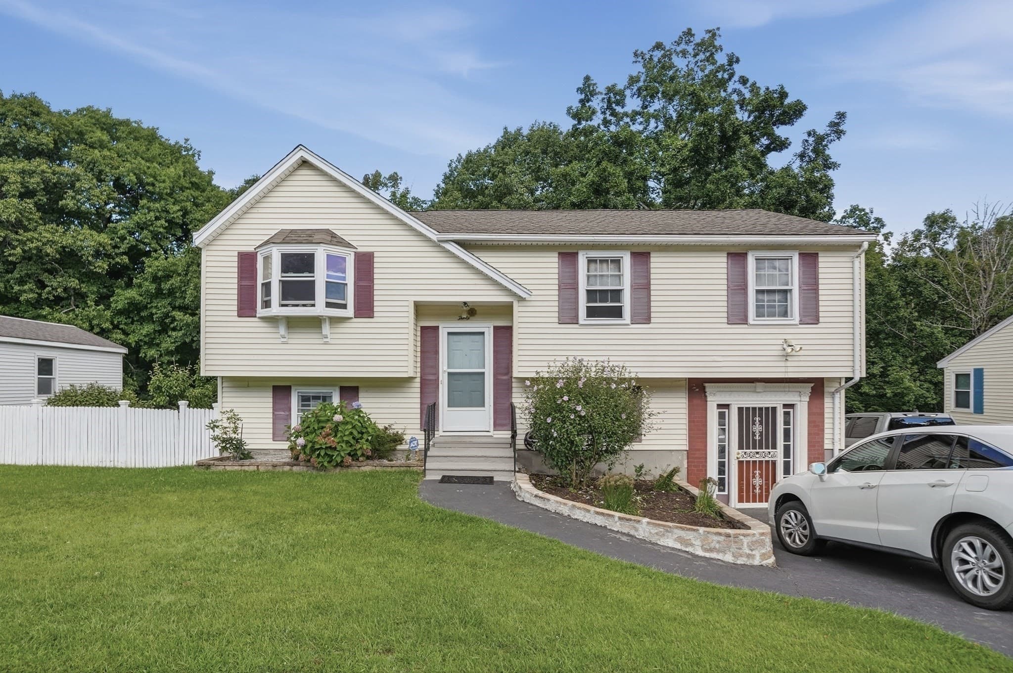 Single Family Residence at 30 Parsons Hill Dr, Worcester MA 01603, Worcester, photo 3 of 34