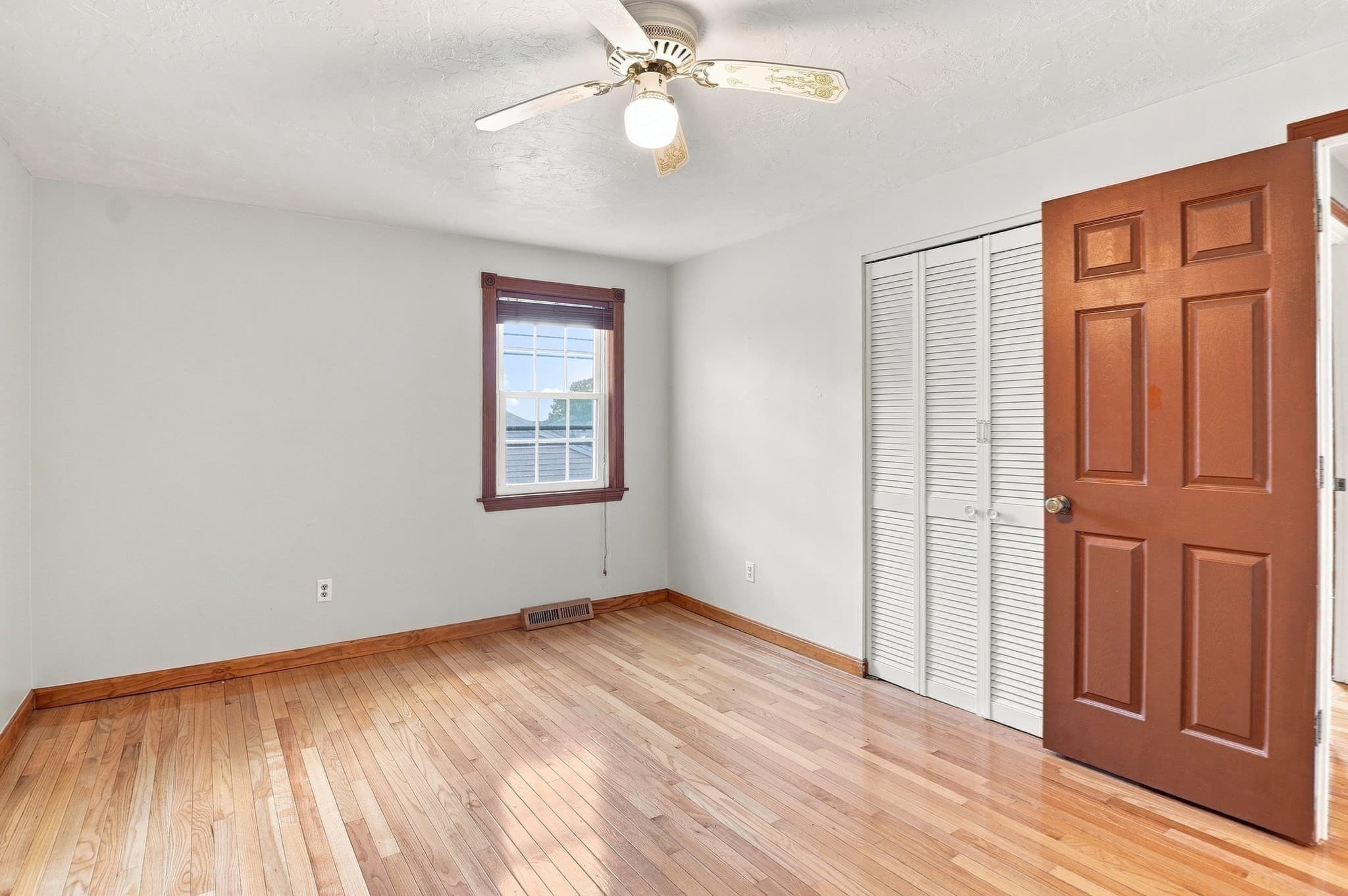 Single Family Residence at 30 Parsons Hill Dr, Worcester MA 01603, Worcester, photo 15 of 34