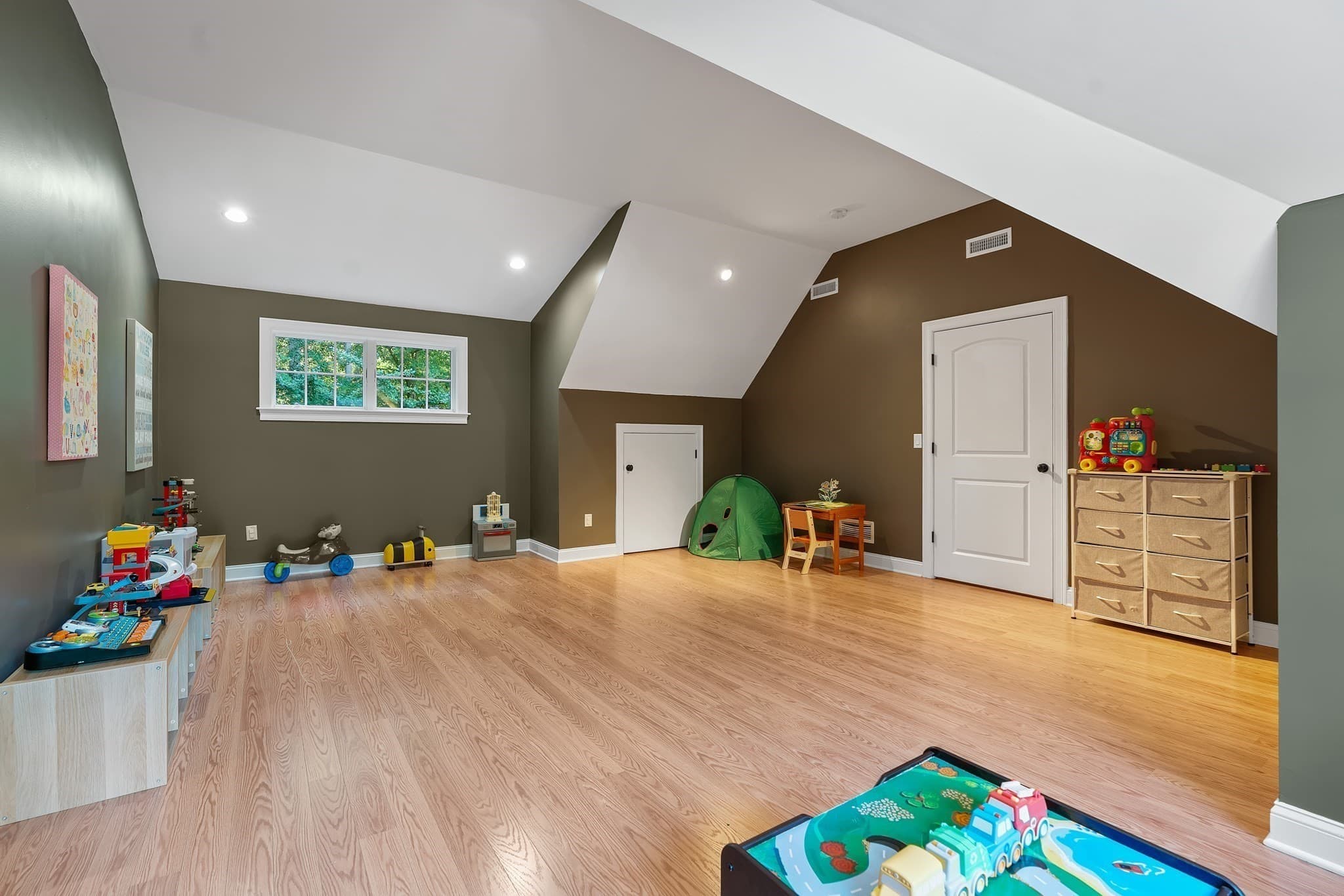Single Family Residence at 9 Old Farm Circle, Wayland MA 01778, Wayland, photo 21 of 26