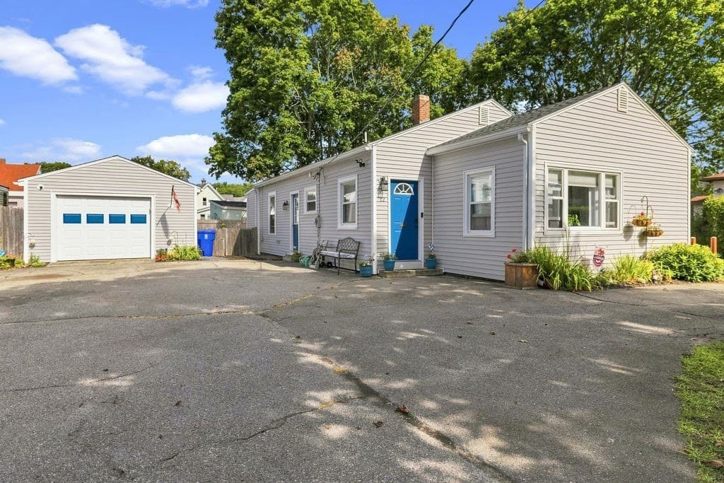 12 Waverly St, Taunton MA 02780