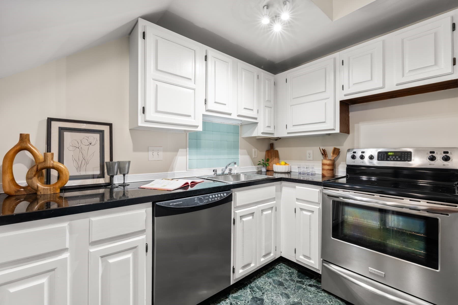 Condominium at 177 W Brookline St # 2, Boston MA 02118, photo 7 of 19