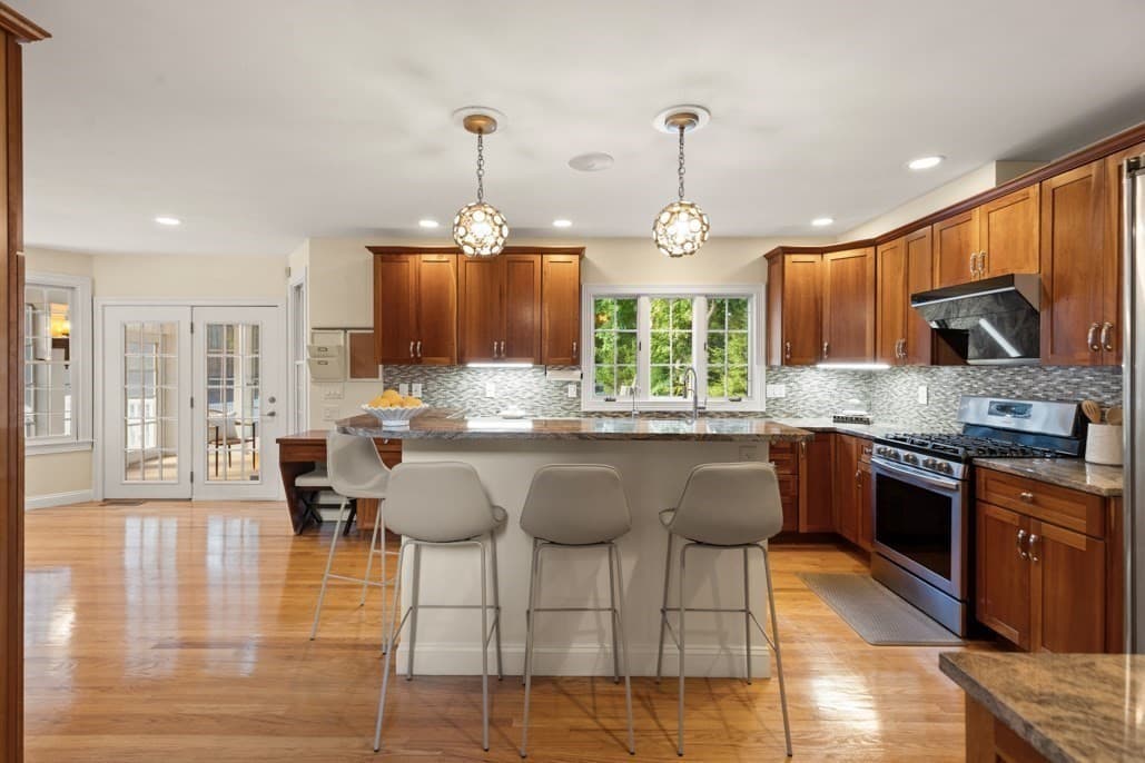Single Family Residence at 5 Green Meadow Dr, Lynnfield MA 01940, Lynnfield, photo 12 of 42