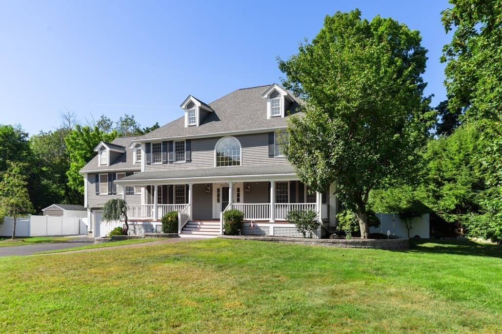 Single Family Residence at 5 Green Meadow Dr, Lynnfield MA 01940, Lynnfield, photo 4 of 42
