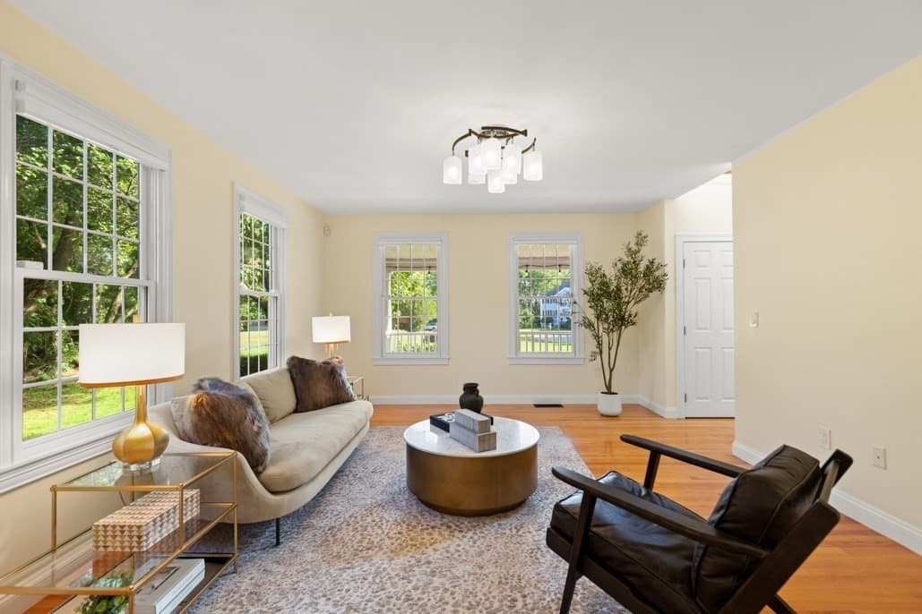 Single Family Residence at 5 Green Meadow Dr, Lynnfield MA 01940, Lynnfield, photo 8 of 42