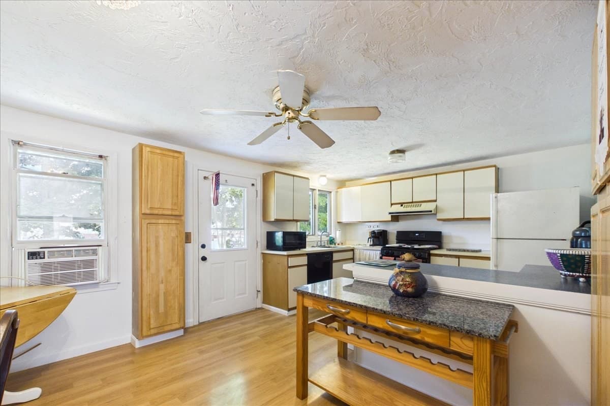 Condominium at 600 N Montello St # 3, Brockton MA 02301, Brockton, photo 10 of 24