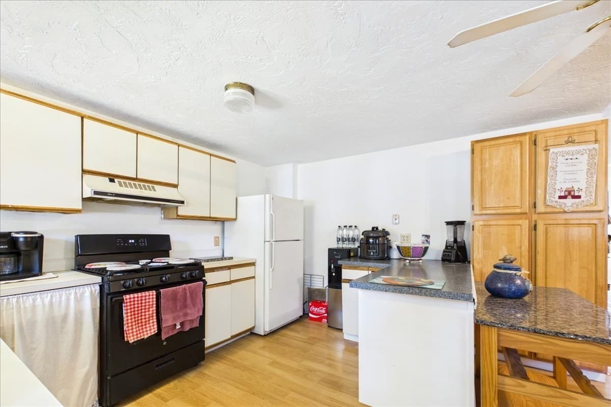 Condominium at 600 N Montello St # 3, Brockton MA 02301, Brockton, photo 14 of 24