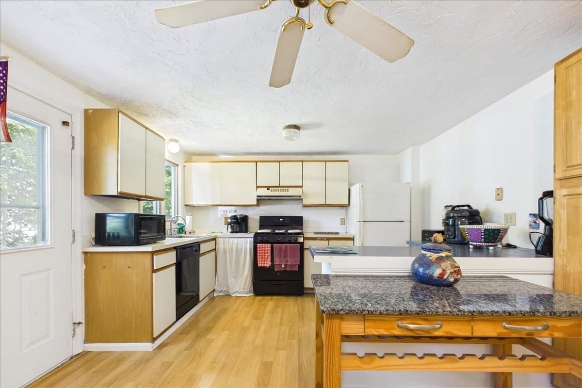 Condominium at 600 N Montello St # 3, Brockton MA 02301, Brockton, photo 11 of 24