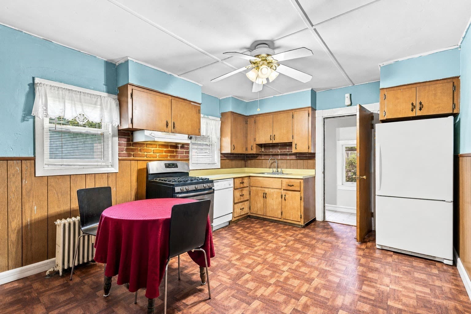 Single Family Residence at 257 Austin St, New Bedford MA 02740, New Bedford, photo 7 of 22