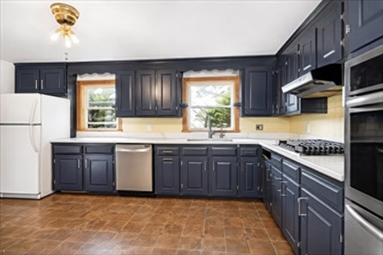 Single Family Residence at 113 Halley Rd, Lowell MA 01854, Lowell, photo 2 of 34