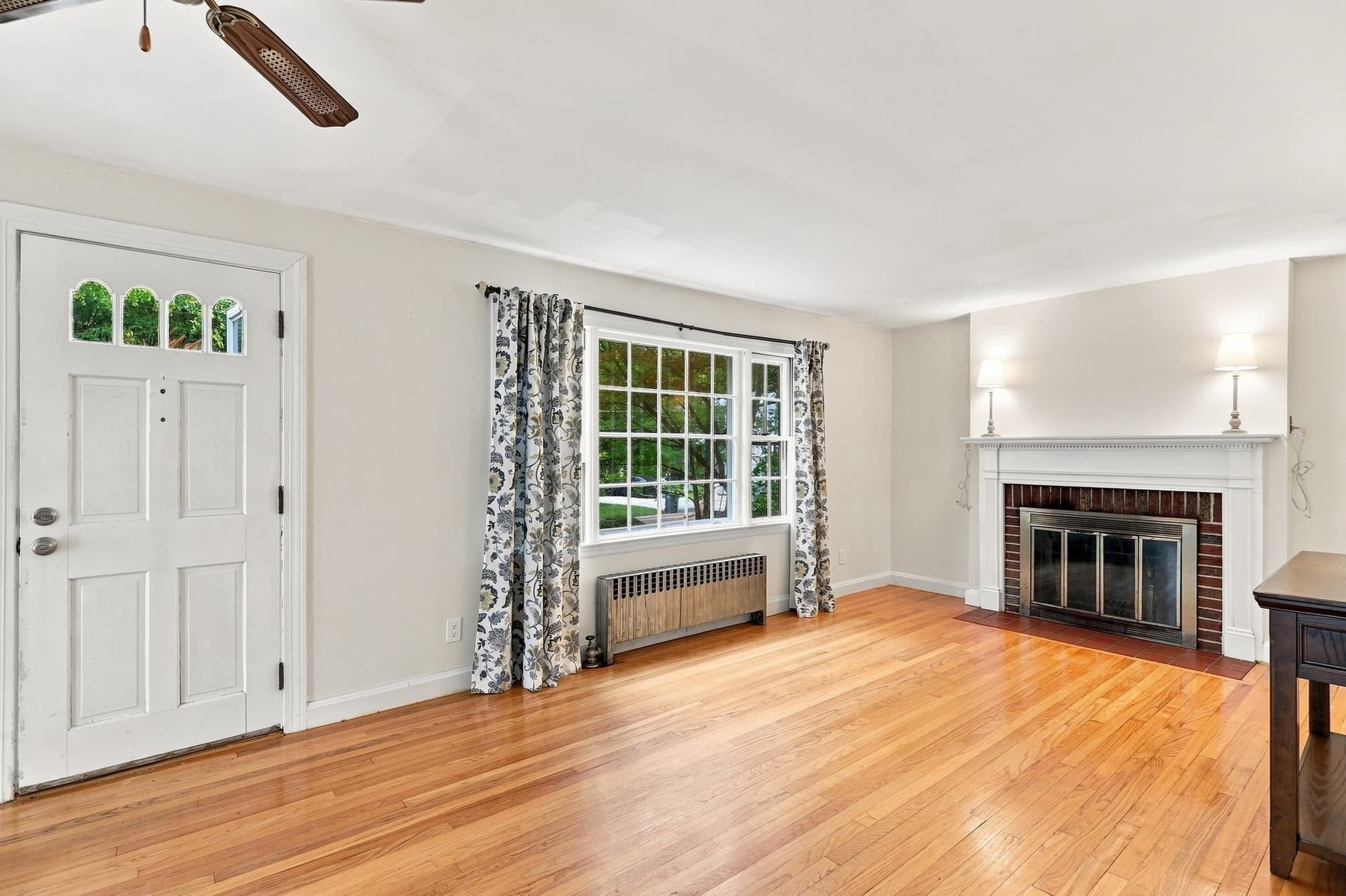 Single Family Residence at 37 Highland Avenue, Leominster MA 01453, photo 3 of 27