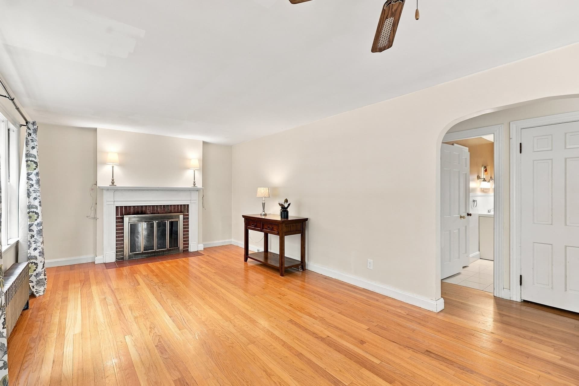 Single Family Residence at 37 Highland Avenue, Leominster MA 01453, photo 4 of 27
