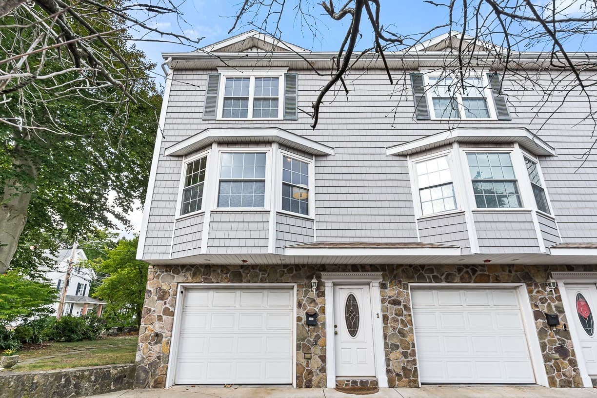37 Pond St # 1, Waltham MA 02451