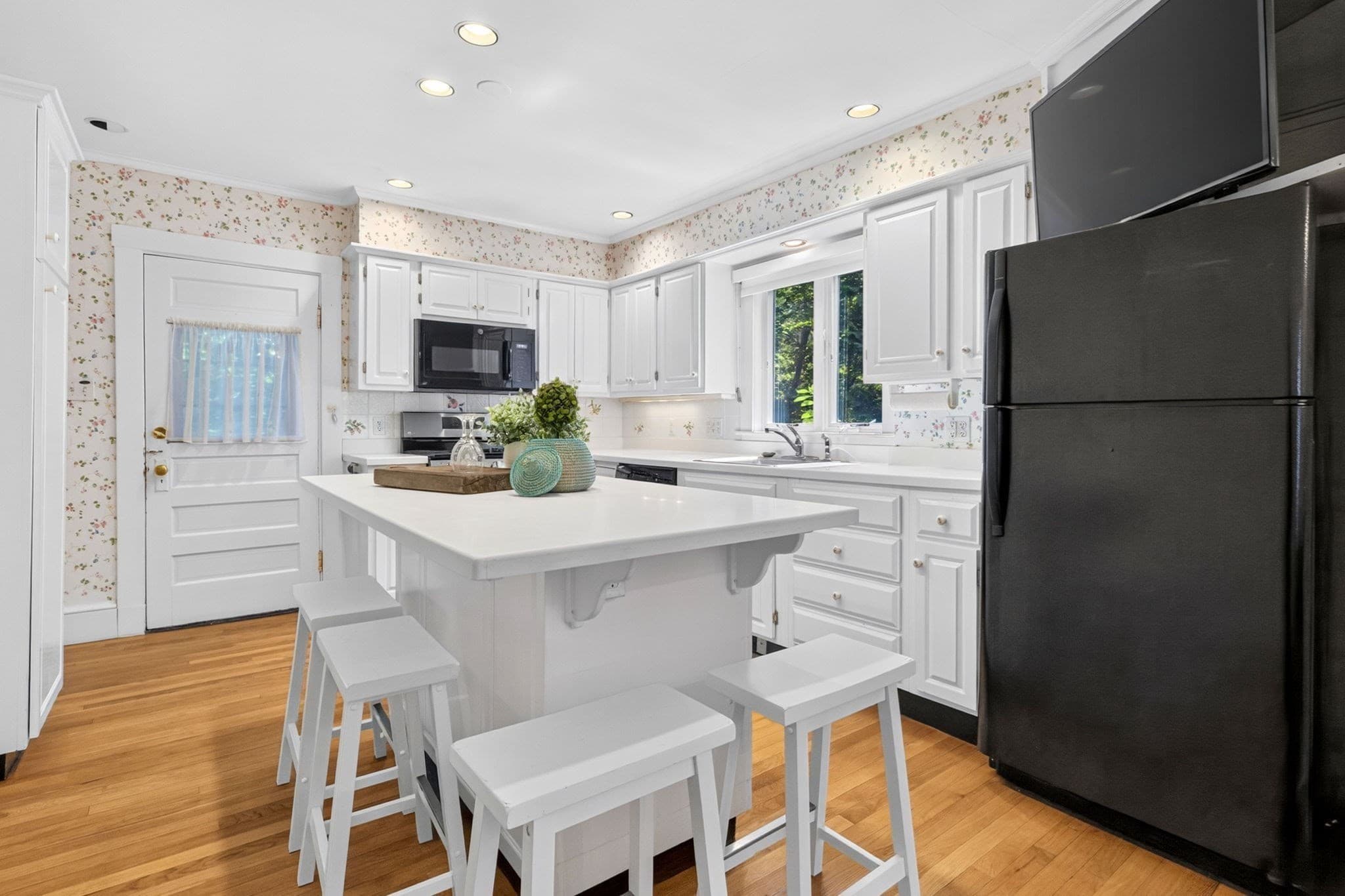Single Family Residence at 7 Dexter Road, Wellesley MA 02482, Wellesley, photo 7 of 22
