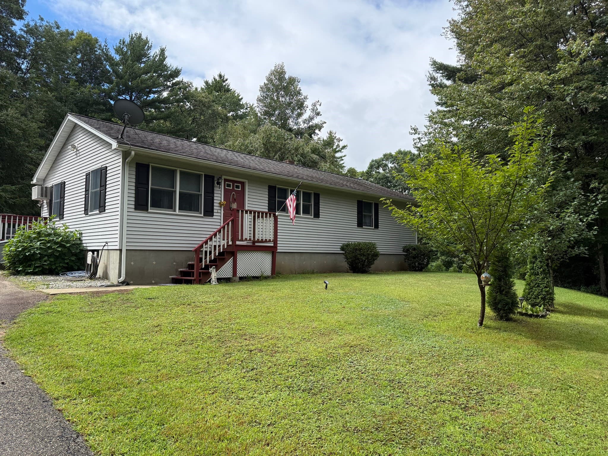 36 Leno Rd, Holland MA 01521