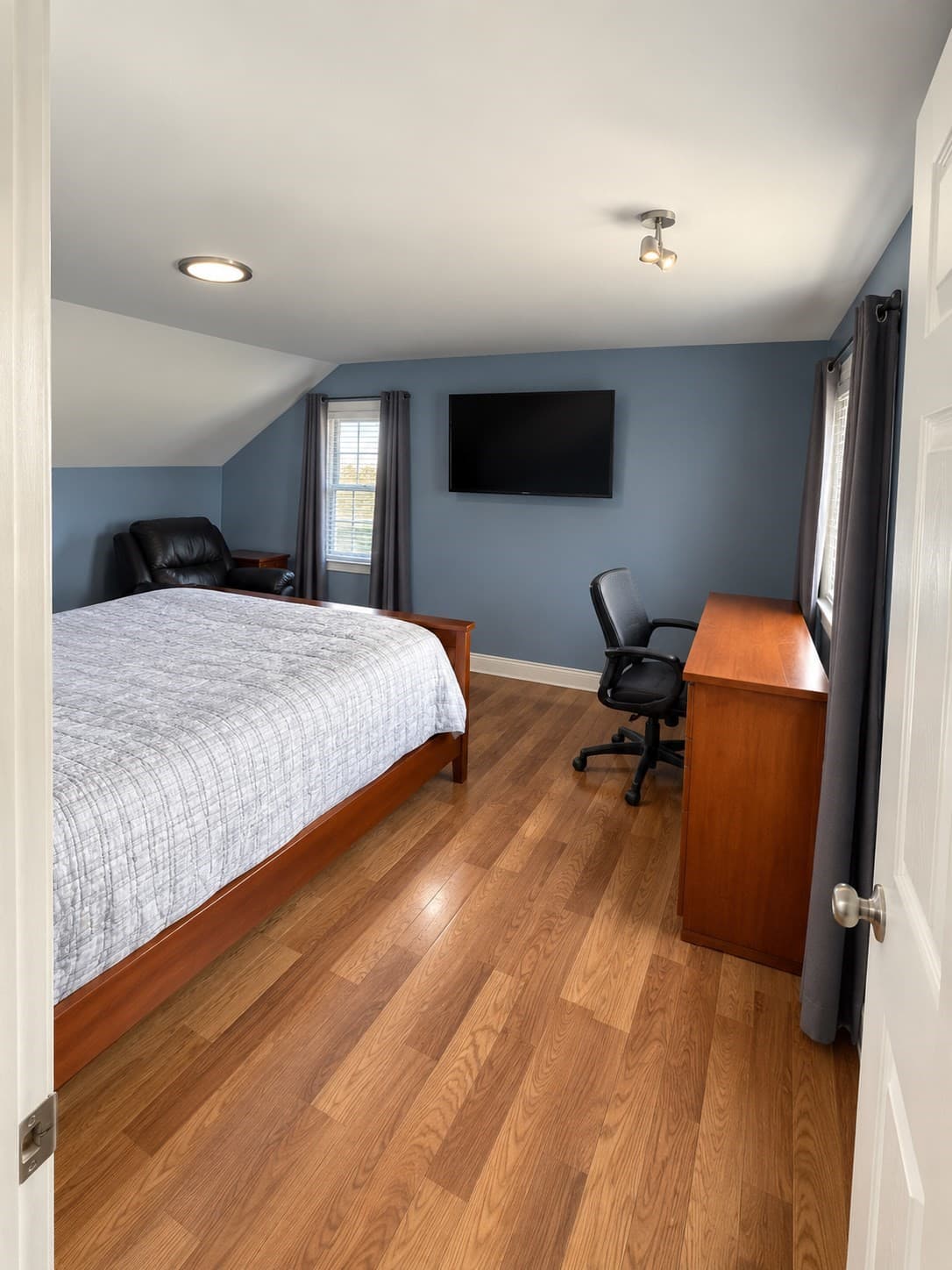 Single Family Residence at 91 Grove Street, Waltham MA 02453, photo 7 of 19