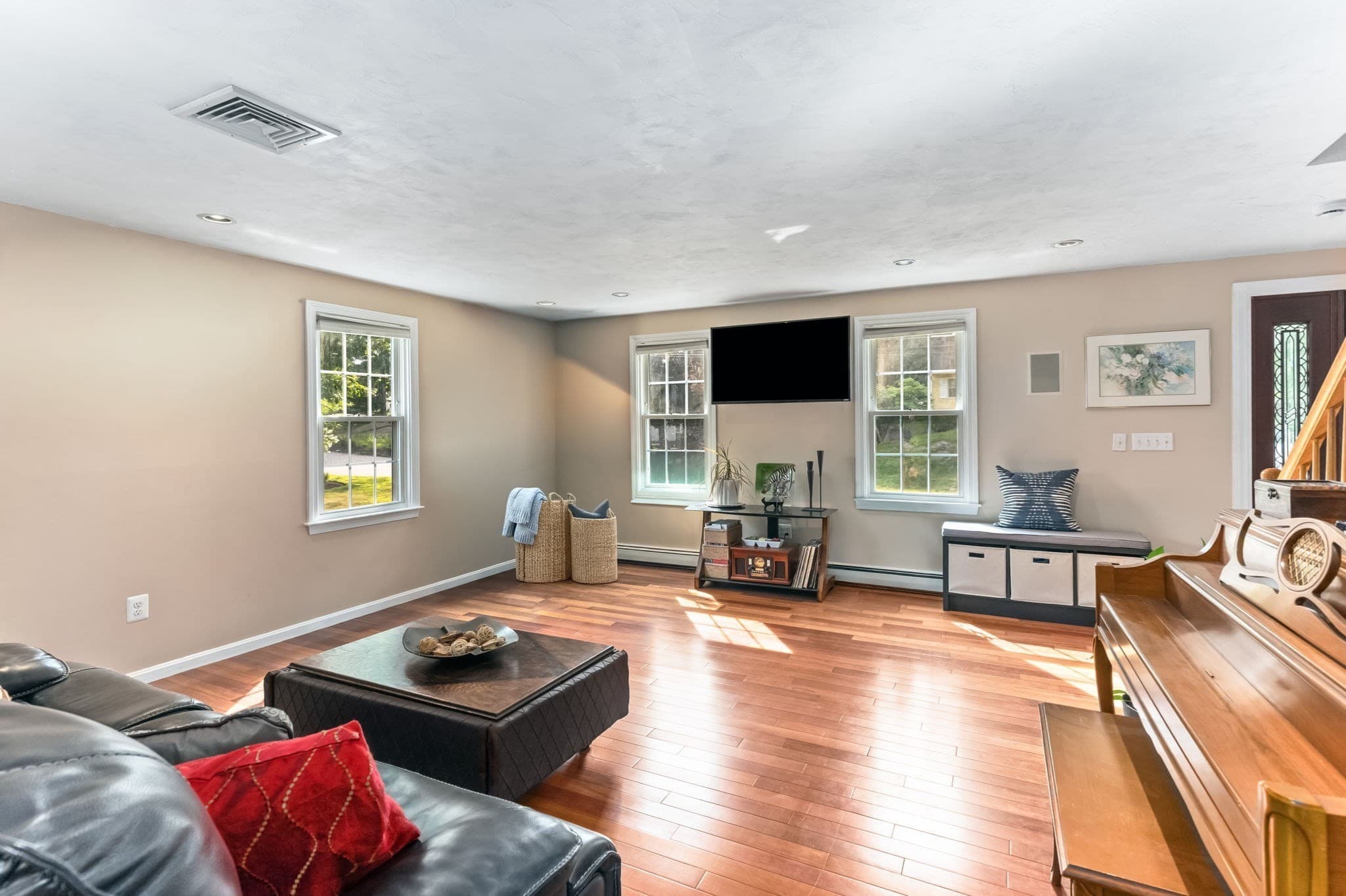 Single Family Residence at 271 Cliff Drive, North Attleboro MA 02760, North Attleboro, photo 5 of 26