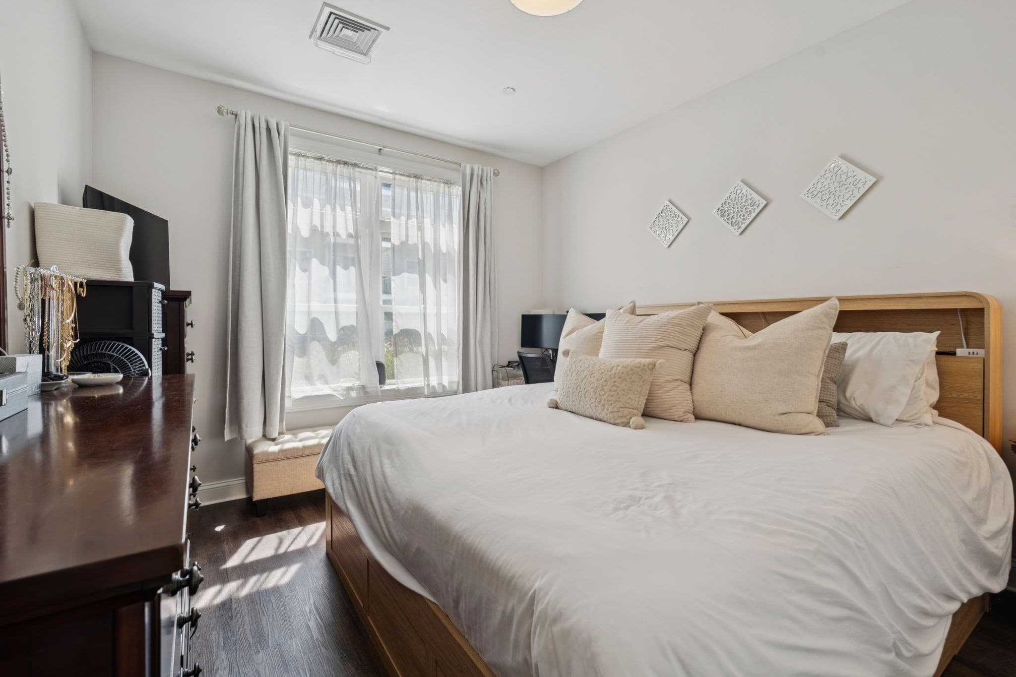 Condominium at 69 Foundry St # 206, Wakefield MA 01880, Wakefield, photo 8 of 27