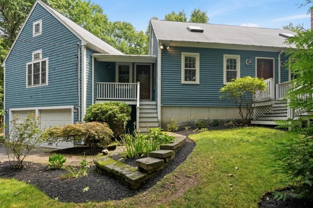 Single Family Residence at 975 Hanover St, Hanover MA 02339, Hanover, photo 2 of 40