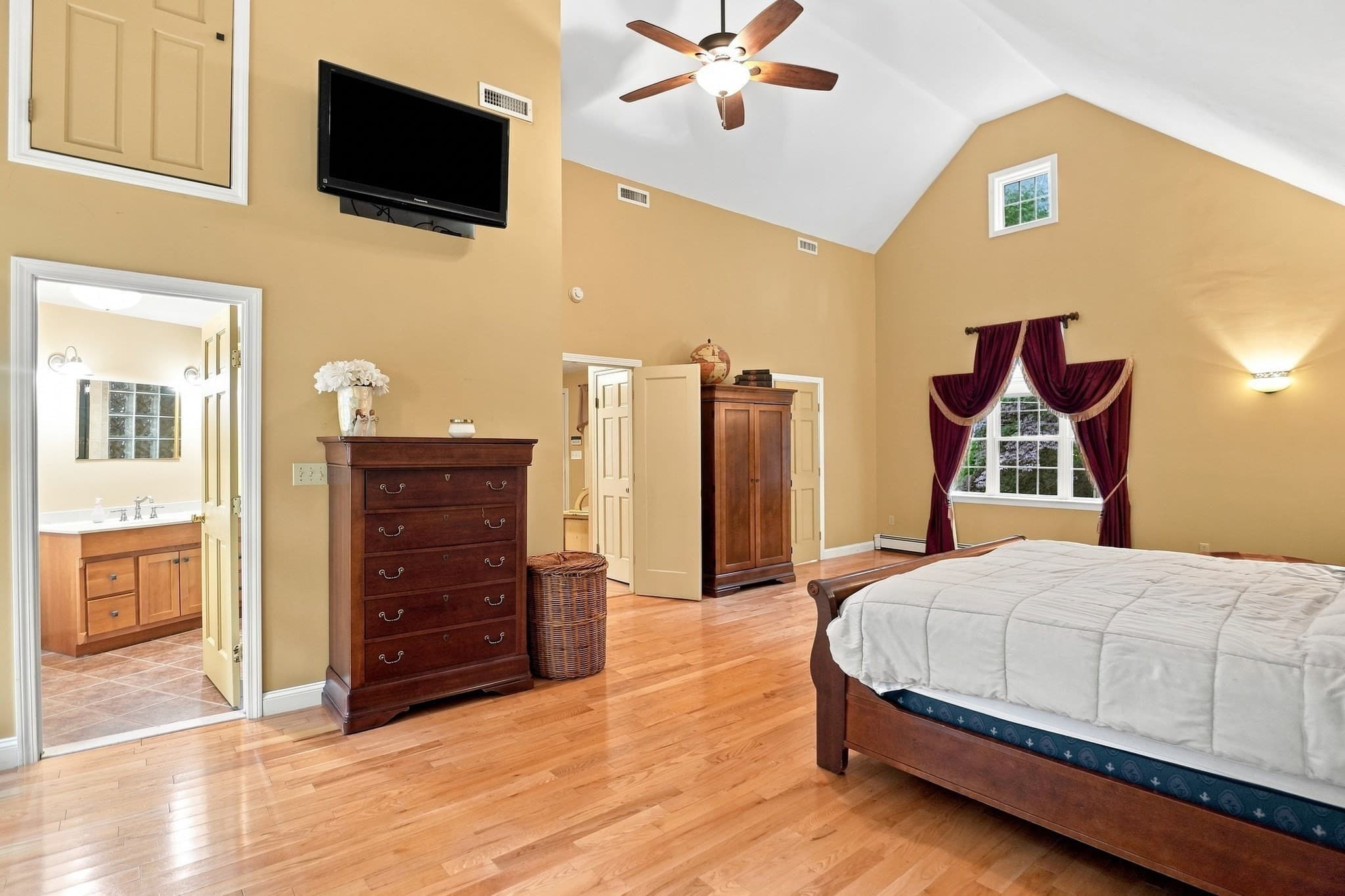 Single Family Residence at 975 Hanover St, Hanover MA 02339, Hanover, photo 7 of 40