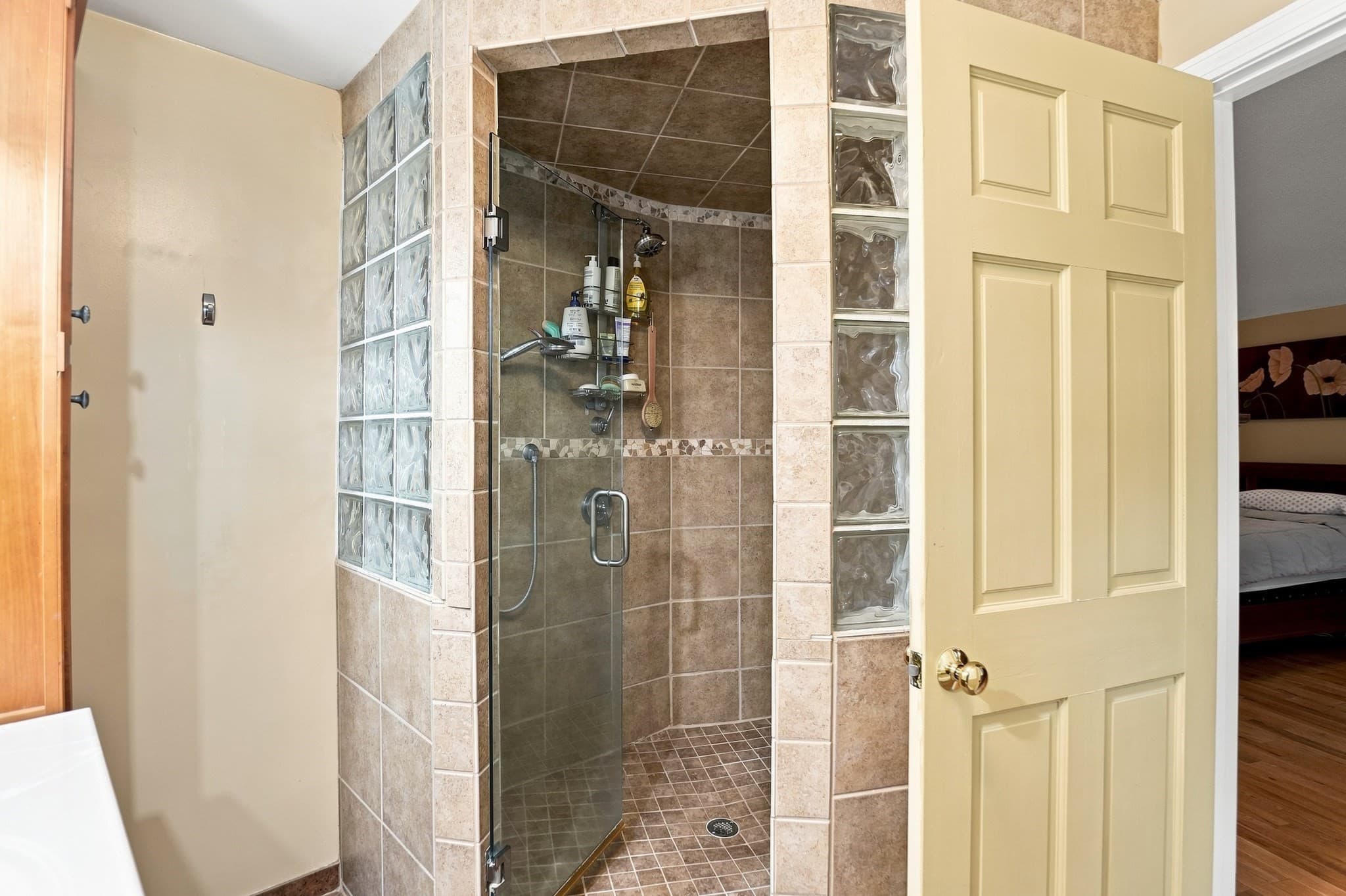 Single Family Residence at 975 Hanover St, Hanover MA 02339, Hanover, photo 9 of 40