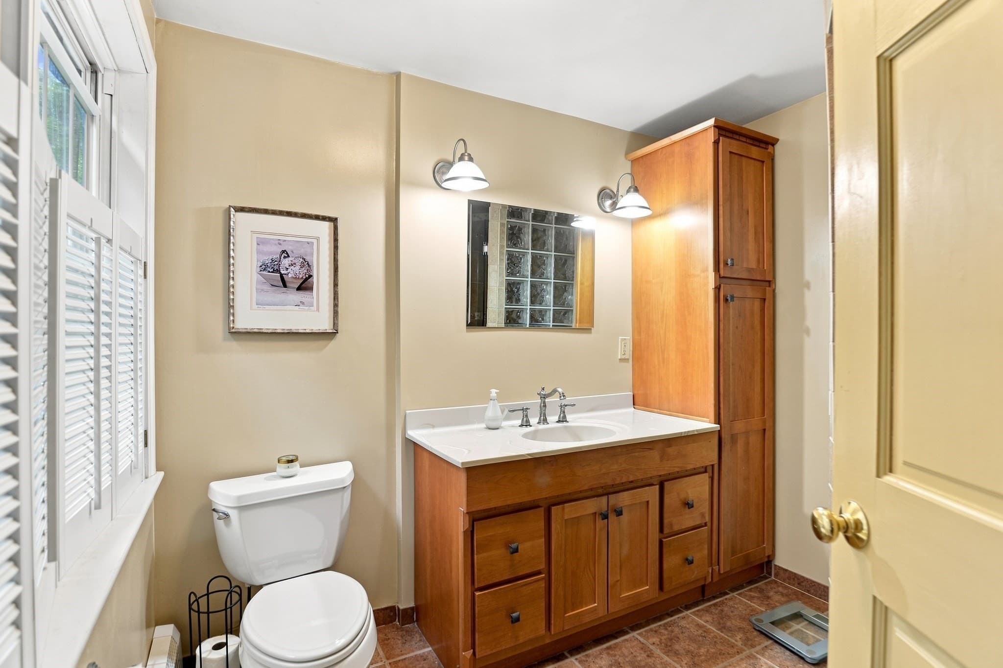 Single Family Residence at 975 Hanover St, Hanover MA 02339, Hanover, photo 8 of 40