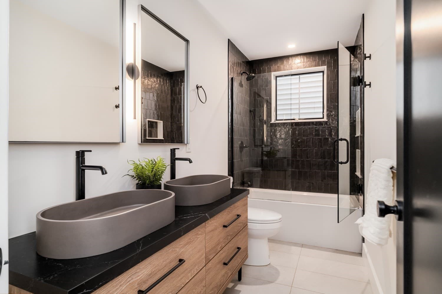 Condominium at 272 E Eagle # 1, Boston MA 02128, Boston, photo 31 of 40
