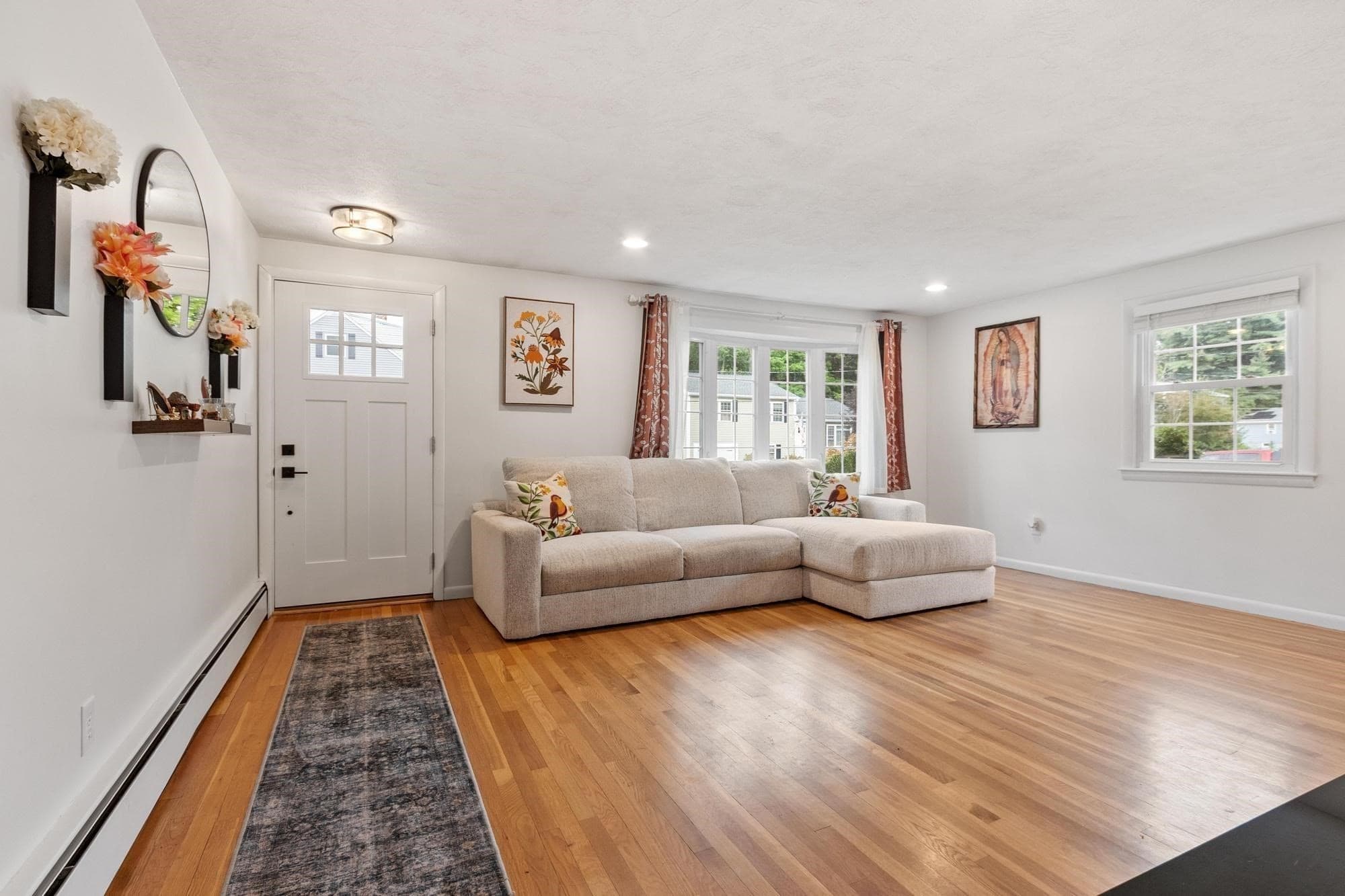 Single Family Residence at 119 Smith St, Leominster MA 01453, Leominster, photo 6 of 42