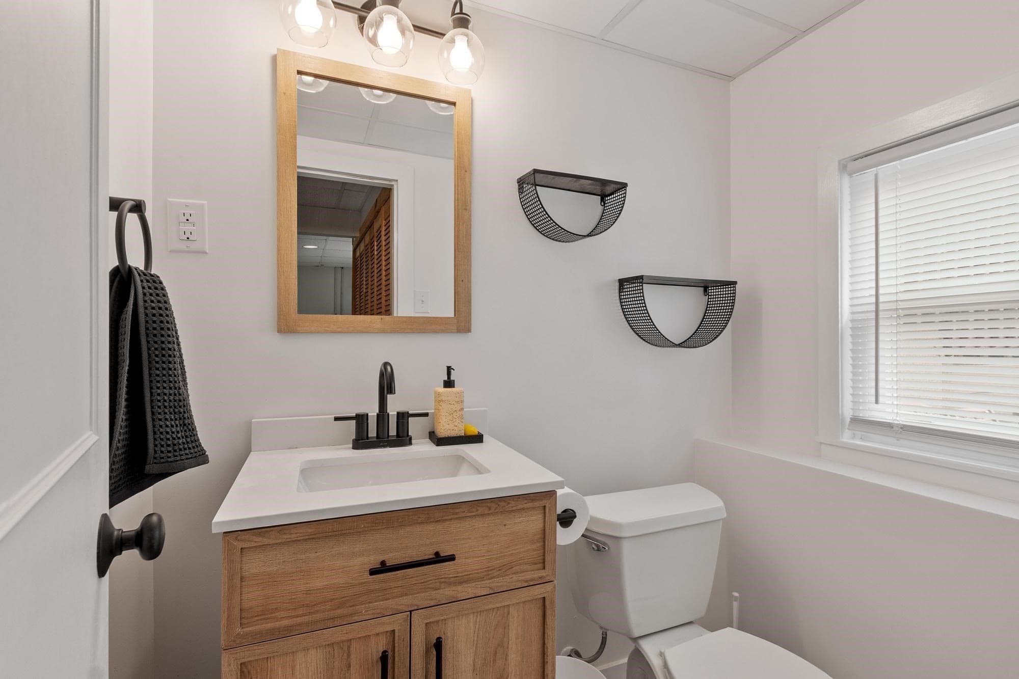 Single Family Residence at 119 Smith St, Leominster MA 01453, Leominster, photo 22 of 42