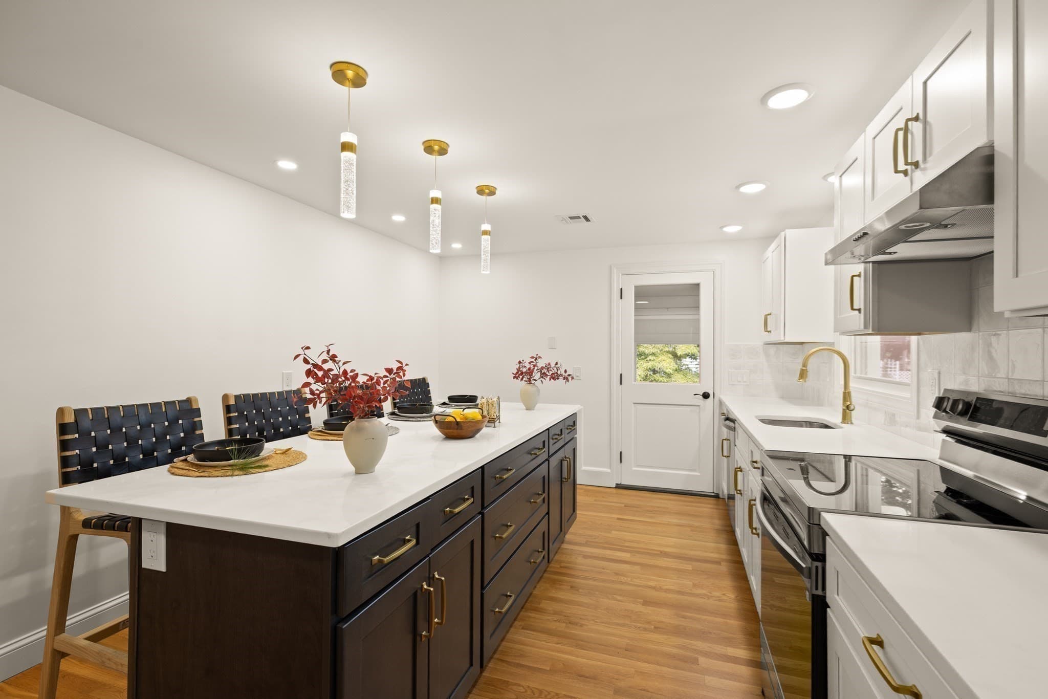 Single Family Residence at 46 Bruce Rd, Norwood MA 02062, Norwood, photo 7 of 17