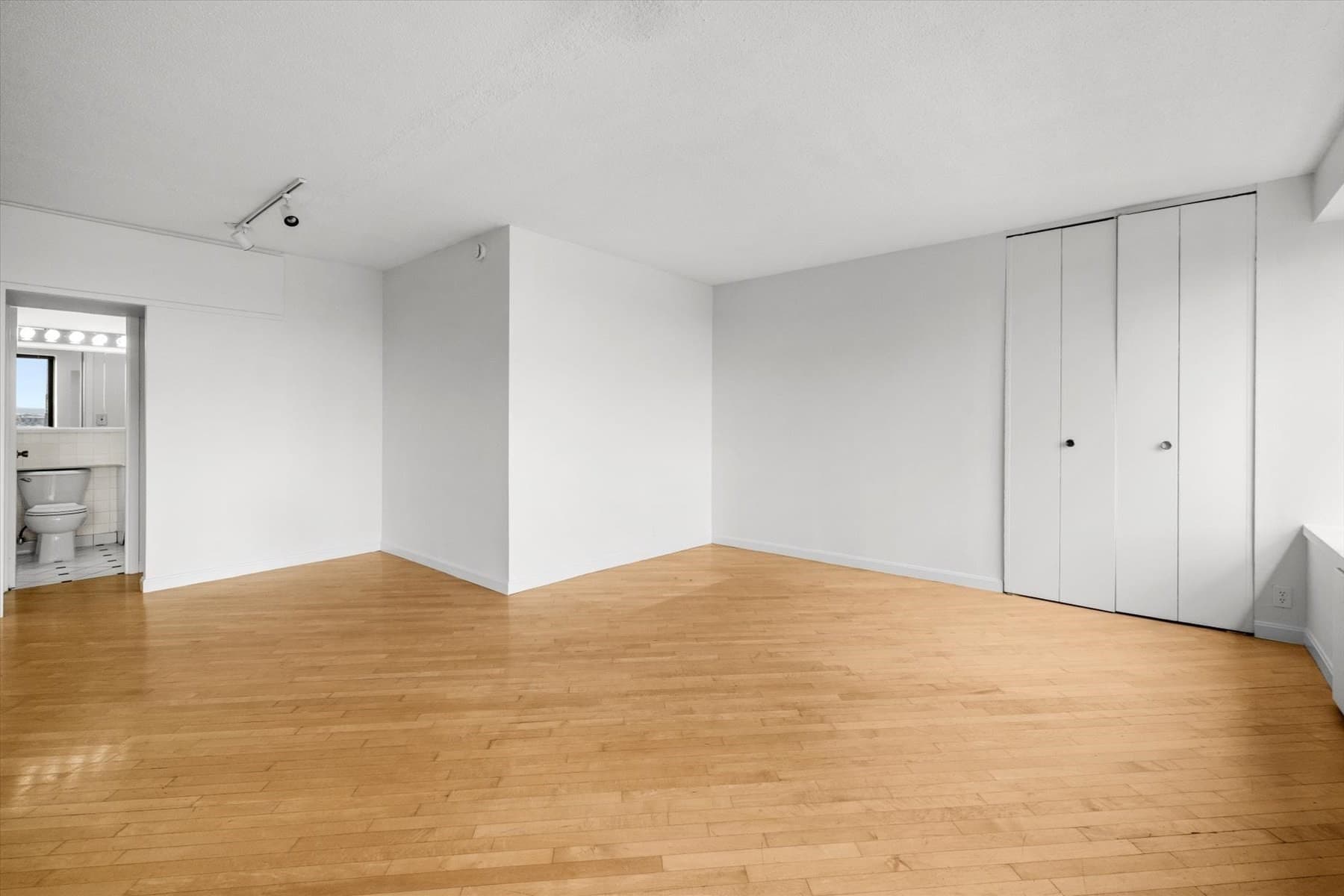 Condominium at 85 E India Row # 23D, Boston MA 02110, photo 16 of 28