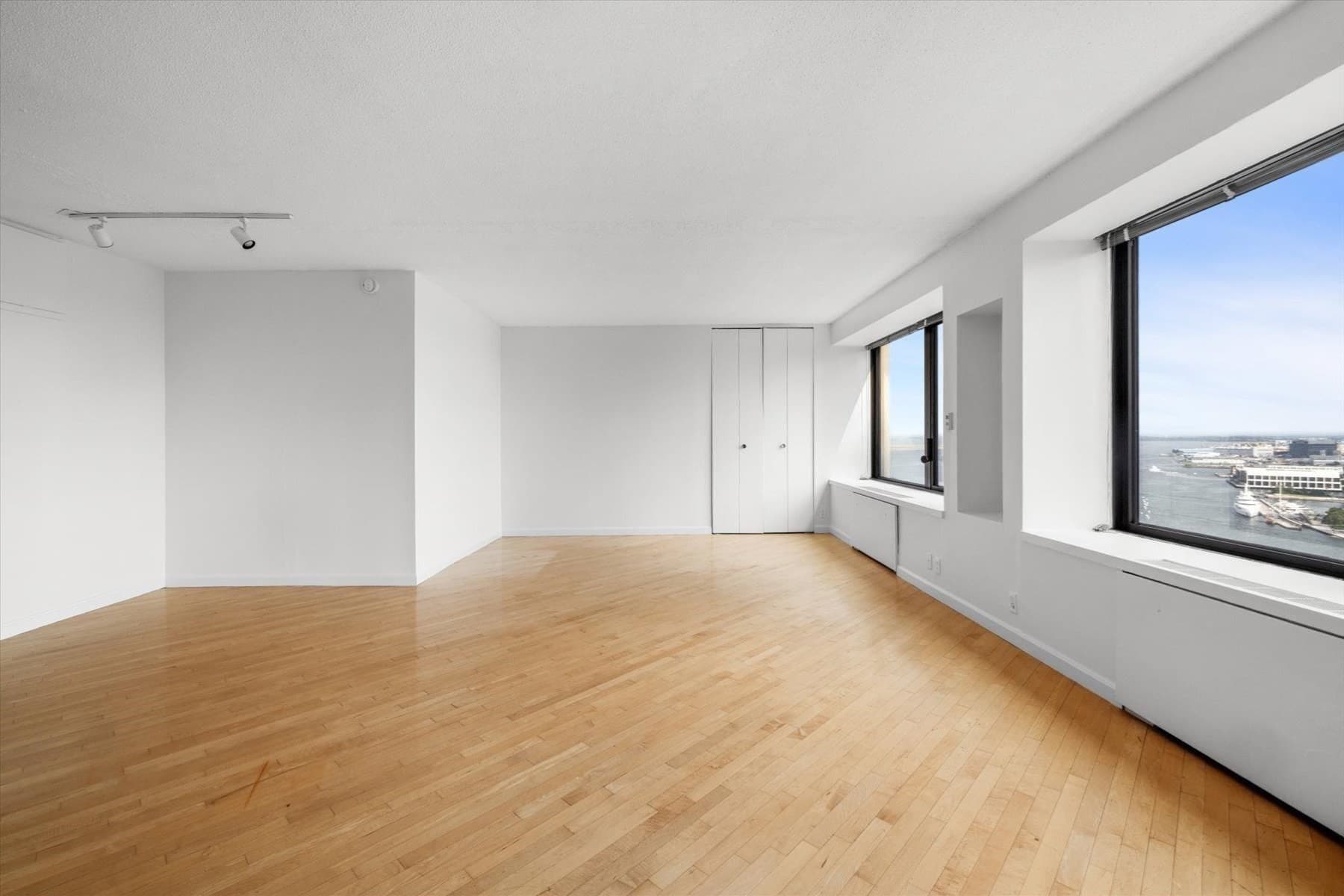 Condominium at 85 E India Row # 23D, Boston MA 02110, photo 7 of 28