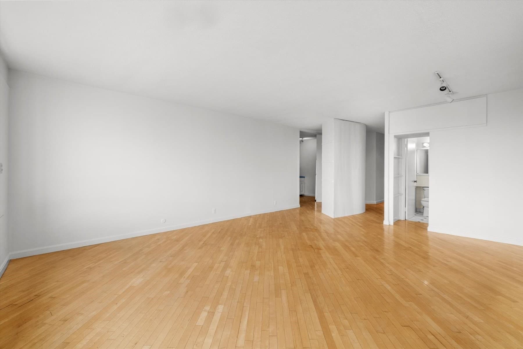Condominium at 85 E India Row # 23D, Boston MA 02110, photo 10 of 28
