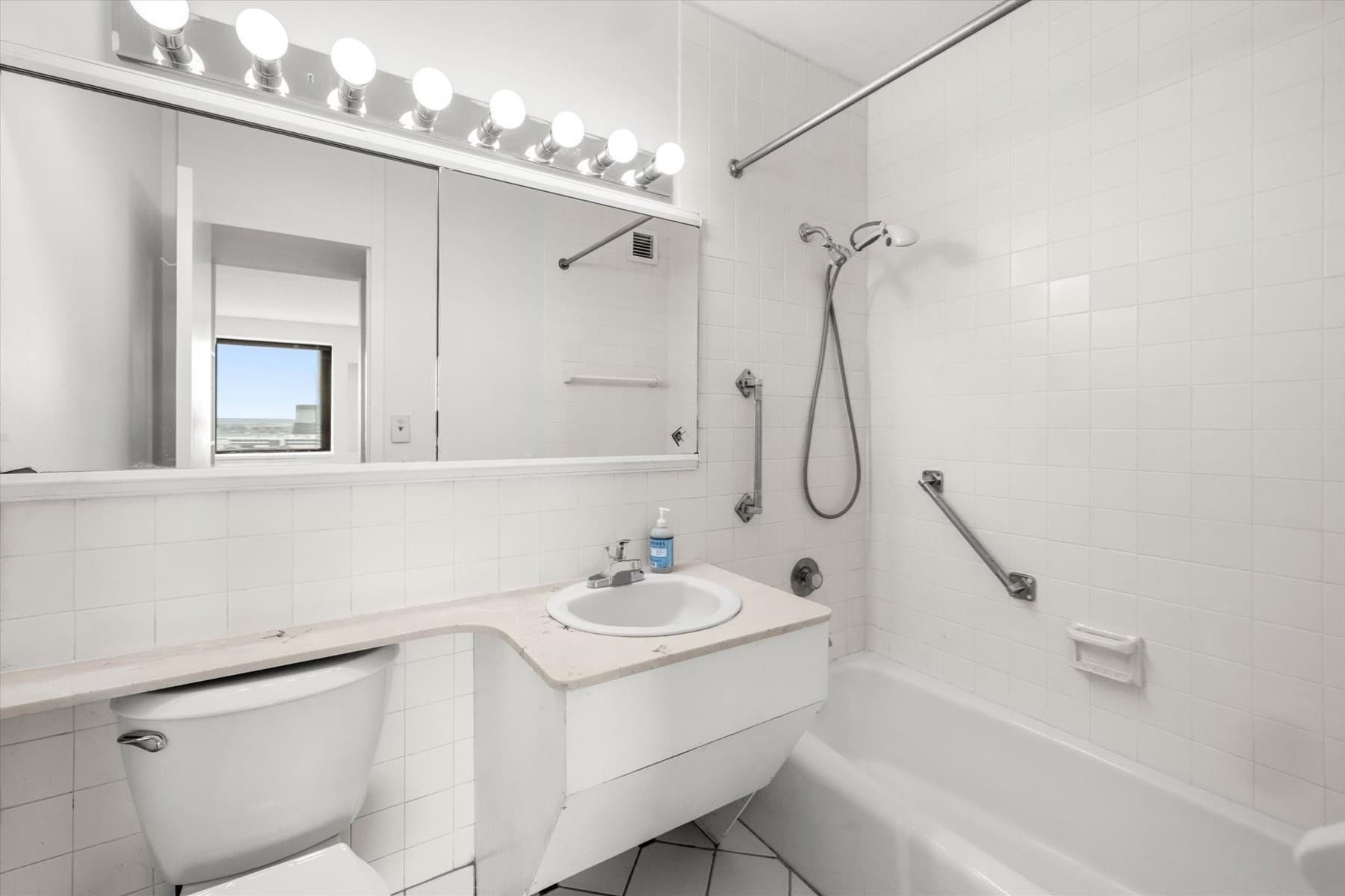 Condominium at 85 E India Row # 23D, Boston MA 02110, photo 14 of 28