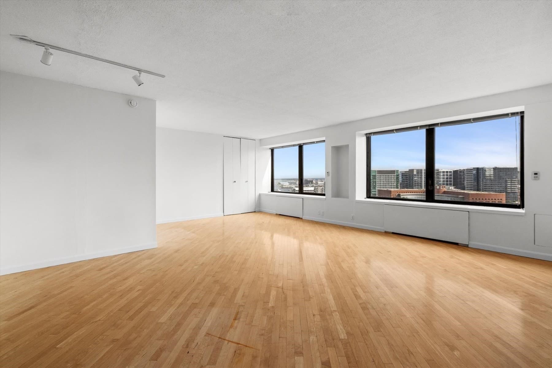 Condominium at 85 E India Row # 23D, Boston MA 02110, photo 8 of 28