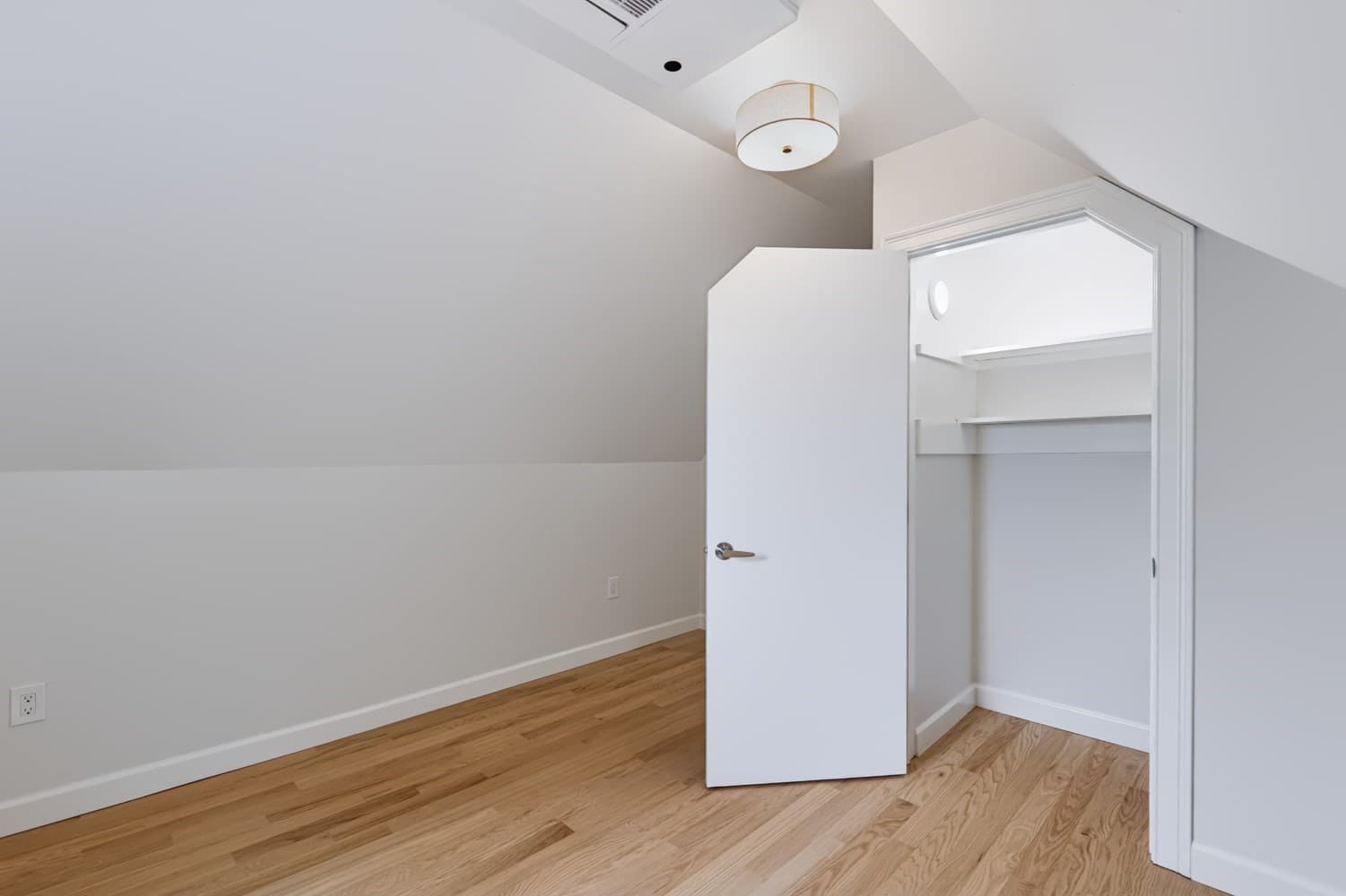 Condominium at 19 Charnock St # 2, Beverly MA 01915, Beverly, photo 27 of 42