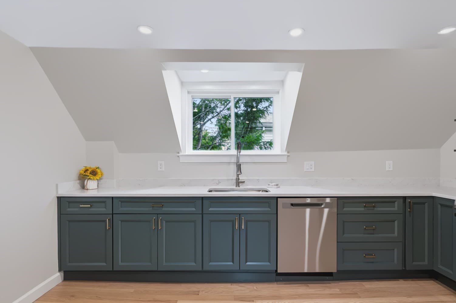 Condominium at 19 Charnock St # 2, Beverly MA 01915, Beverly, photo 6 of 42