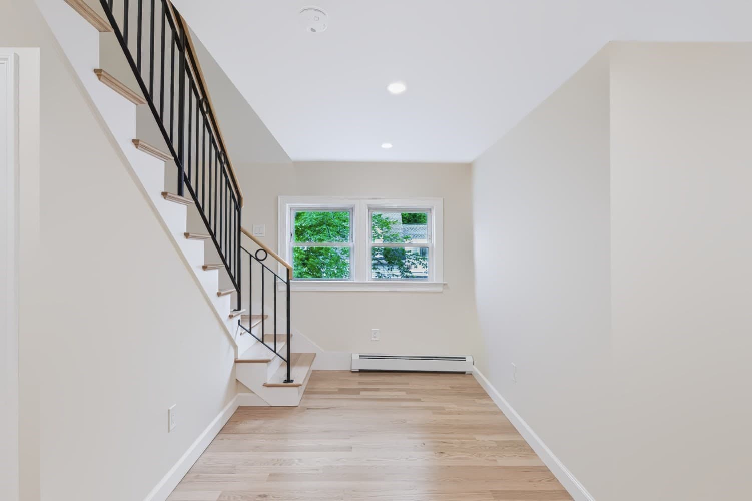 Condominium at 19 Charnock St # 2, Beverly MA 01915, Beverly, photo 16 of 42
