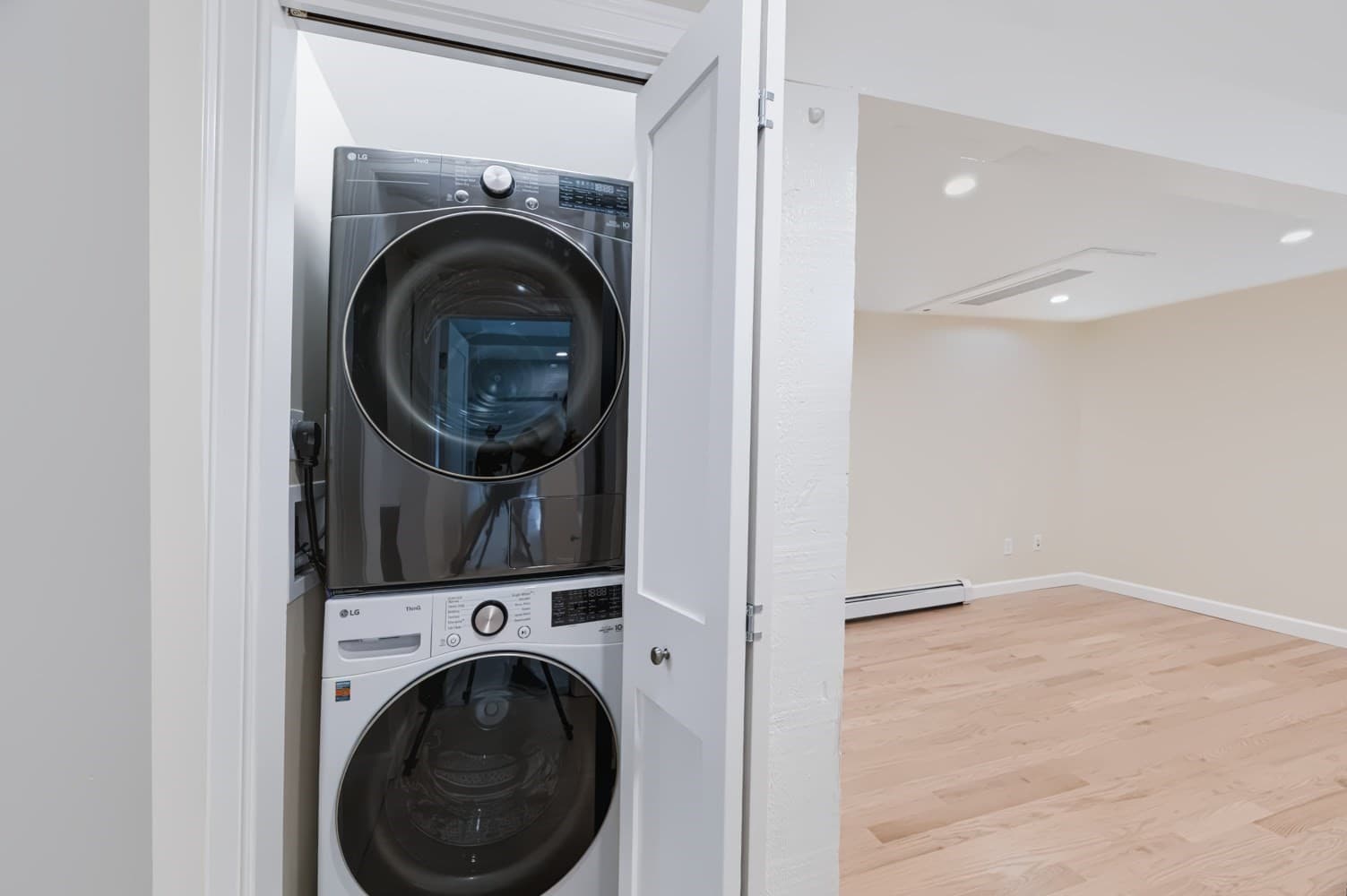 Condominium at 19 Charnock St # 2, Beverly MA 01915, Beverly, photo 12 of 42